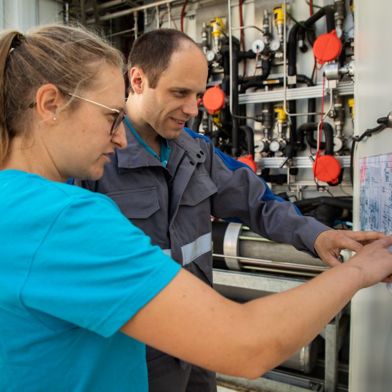 Formation technique sur la maintenance des stations hydrogène à l’Atawey Academy.